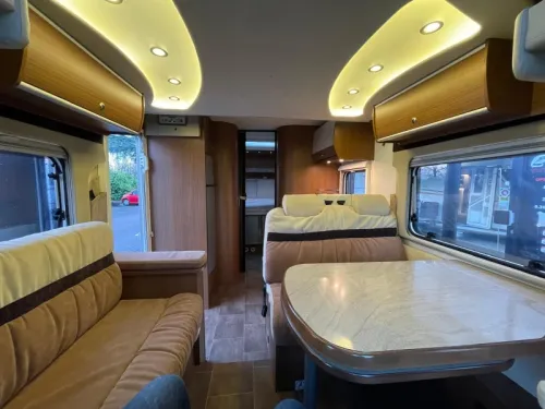 B&uuml;rstner Ixeo Plus 726 IT Queen bed Pop-top roof Air conditioning photo: 14