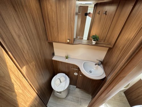 Pilote Essentiel P 706 Queensbed Pop-top roof  photo: 20