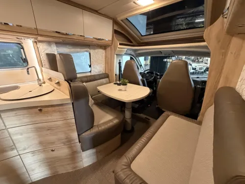 Eura Mobil Profila T 675 SB Franz&ouml;sisches Bett / Navigation Foto: 7