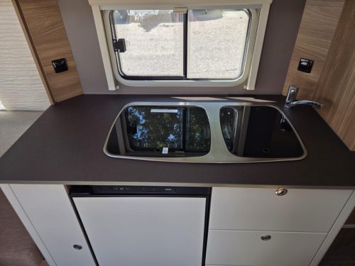 B&uuml;rstner Premio 450 TS +BOVAG2025/Awning/Mover photo: 12