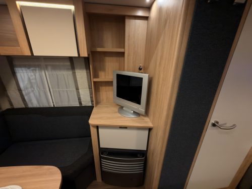 Knaus Sport 460 EU 1800 KG + Einzelbetten Foto: 6