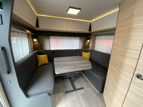 Hobby Maxia 585 UL Einzelbetten, Rundsitzgruppe  Foto: 11