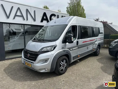 Adria Twin 640 SLX 150 hp solar panel
