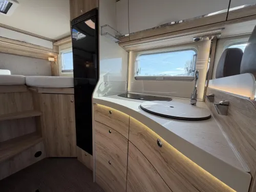 Eura Mobil Profila T 695 EB Wintervast, Lengtebedden  foto: 7