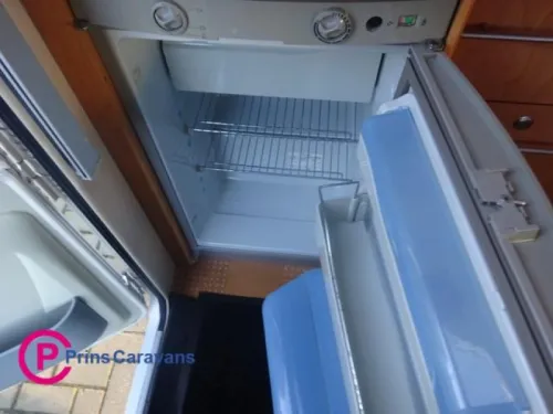 Caravelair Venicia 420 Met Dwars Bed en Treinzit  foto: 16