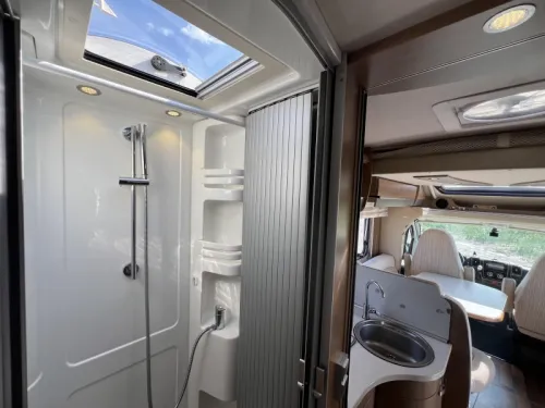 Hymer T 678 CL Roof air conditioning | Very Complete photo: 18