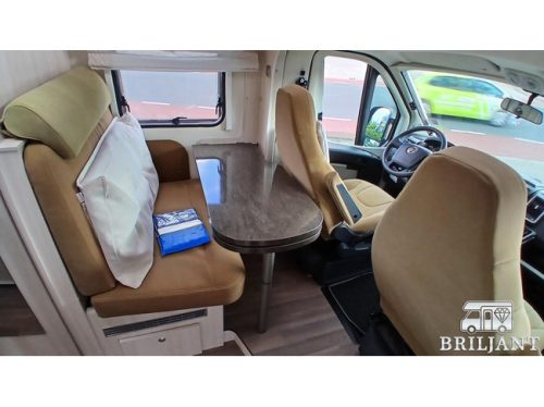 B&uuml;rstner Brevio T-646 .. camping-car unique hors r&eacute;seau photo : 10