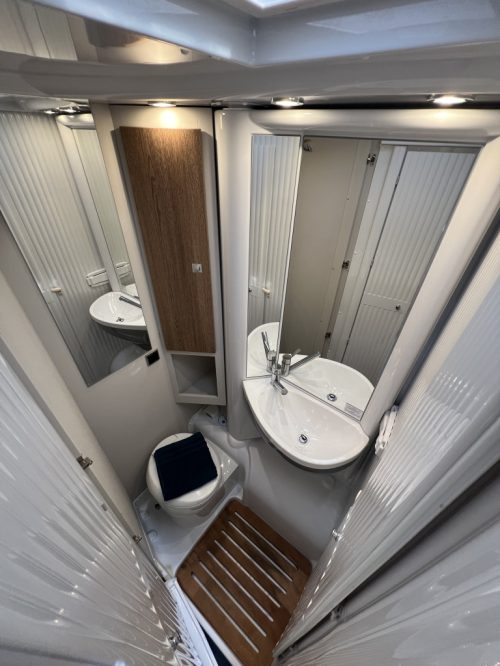 Dethleffs TREND 6617 LITS JUMEAUX+TOIT RELEVABLE AUTOMATIQUE photo : 7