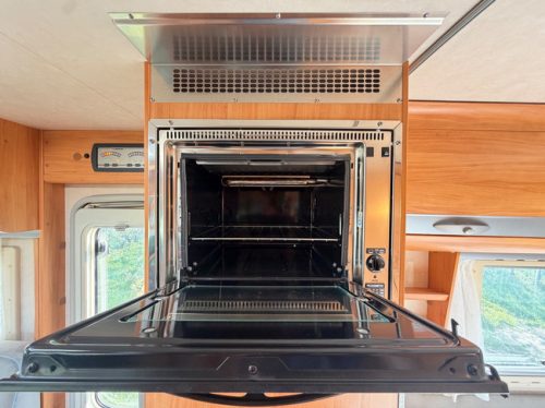 Adria Coral S 680 ST LUCHTVERING / AIRCO / OYSTER SCHOTEL + TV / OVEN / XXL KOELKAST + VRIEZER / CRUISE CONTROL / foto: 10