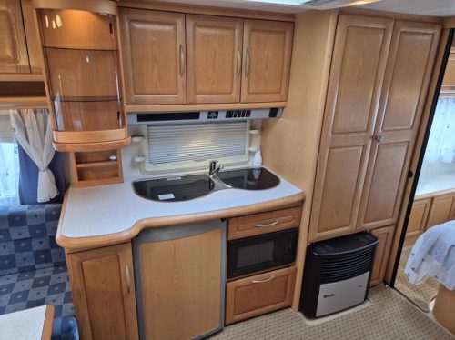 Hobby PRESTIGE 560 Kingsize Bed + Awning New type 2nd owner photo: 12