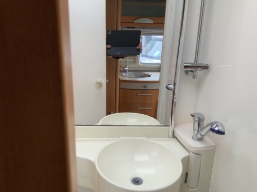 Hymer    B 674 SL   2.3 M. 130 PK  Vollintegriert, 4 Schlafpl&auml;tze  4 Gurte  , Einzelbetten, Hubbett, Motor-Klimaanlage, Bj.2008 &bdquo;Ihr Wohnmobil-Verkaufsvermittler Marum Camper Zentrum on the road Foto: 27