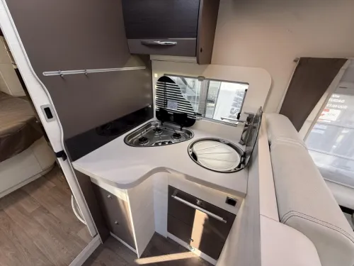 Chausson Welcome 718 EB Limited French bed Pop-top roof photo: 16