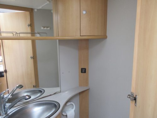 Dethleffs Camper 440 DB con cama transversal y mover foto: 11