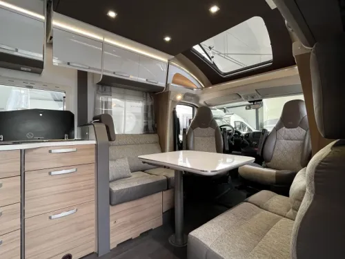 Adria Matrix 670 DC QUEENSBED + HEFBED + AIRC  foto: 5
