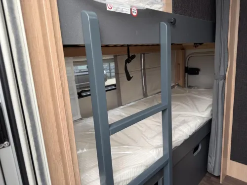 Knaus Sport Platinum 500 QDK stapelbed / dwarsbed  foto: 3