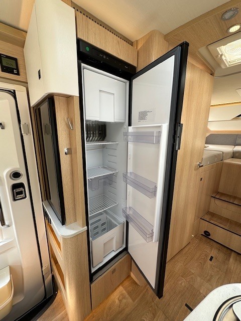 Hymer BMC-I 680, automatic, without drop-down bed! photo: 6
