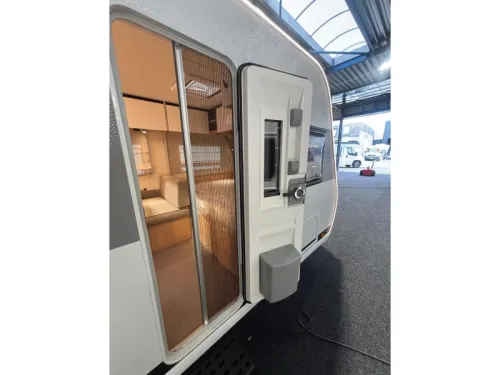 LMC Style 490 K model 2027, bunk bed  photo: 25