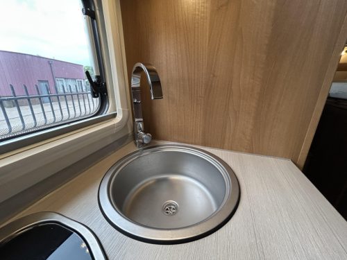 Knaus Van I 600 ME Pop-top roof, Solar, Satellite dish  photo: 13