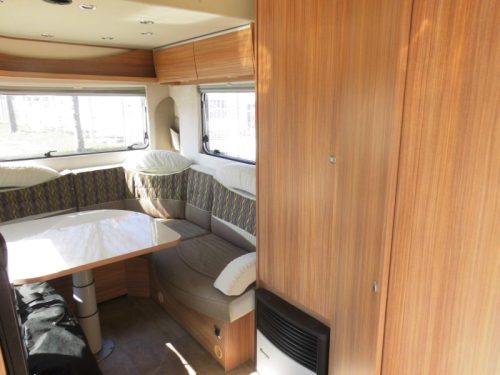 B&uuml;rstner Averso Plus 410 TS Pop-top roof!! photo: 7
