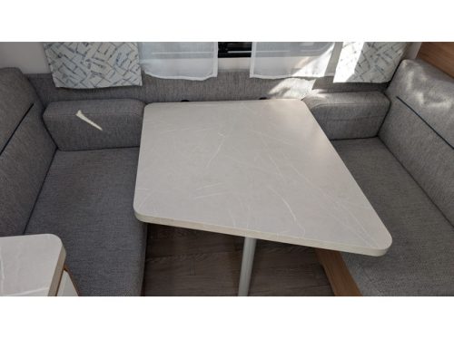 Hobby DE LUXE 400 SFE photo: 7