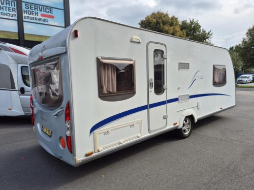 B&uuml;rstner 525 TS Belcanto Queens bed small awning photo: 1