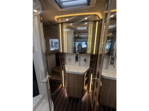 Knaus Sun I 900 LX automaat 177 pk full options Queensbed+techo elevable 2x aire acondicionado en techo elktr antena autom&aacute;tica Victron 3x TV remis plisado cuero gran garaje foto: 15
