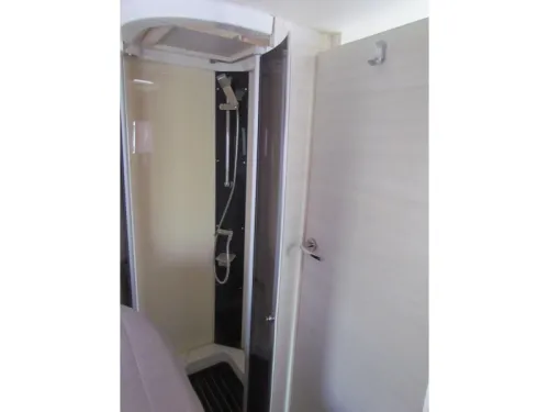 Chausson 7118 XLB Queenbed, Hubdach Foto: 8