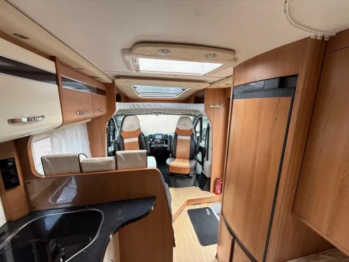 LMC Liberty Cruiser II 592 Compact Fixed bed Air conditioning photo: 16