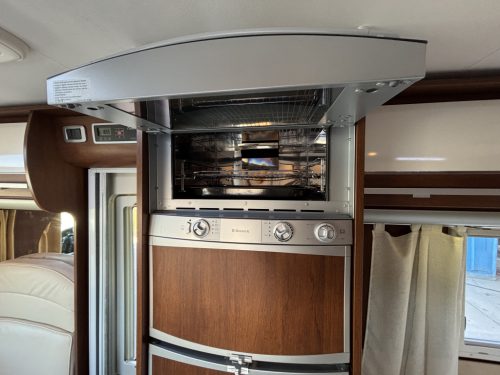 ELNAGH Prince 590L - 2011 - Luxury Semi-integrated - 86,000km Prince 590L photo: 17