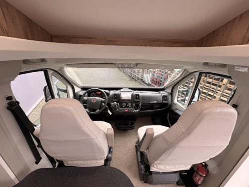 Bavaria Bavaria 650 T Queensbed panel bearlock  photo: 8