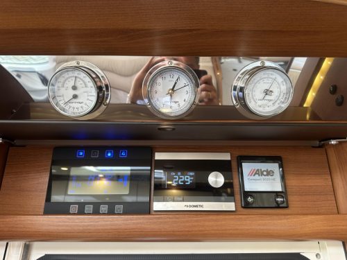 Carthago Chic E-line 51 QB Overhead cabinets, ALDE photo: 17