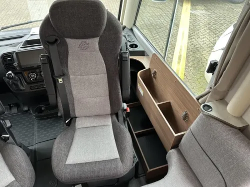 Knaus L!ve I 650 MEG AUTOMATIC 180HP photo: 8
