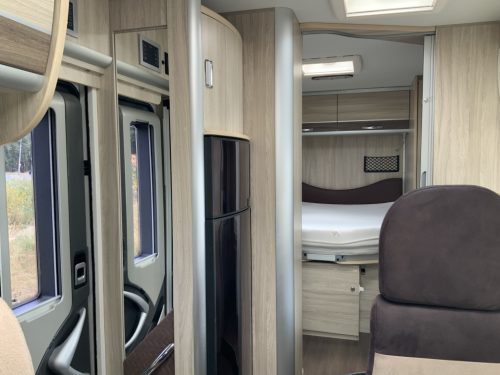 Laika Exclusieve Ecovip AUTOMATIC, 2.3 Multijet 150 HP, Semi-integrated, Queen bed, Half-dinette, Swivel seats Motorhome centre on the road photo: 24