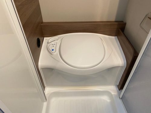 Knaus Live TI 650 MF French bed | Automatic photo: 10