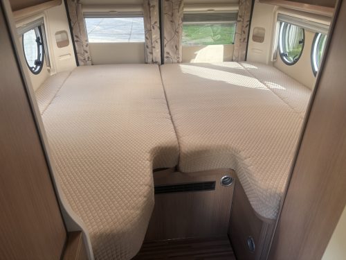 Carthago Malibu Charming LE GT640 2.3 Turbo 150PS Foto: 10