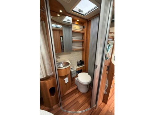 Hymer 598cl Queensbed, Face To Face, Very Spacious Bike Rack, Solar Panel photo: 23