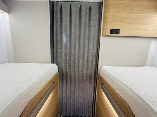 Adria MATRIX 670 SL Axess Camas individuales, suelo completamente plano, 5 plazas con cintur&oacute;n foto: 23
