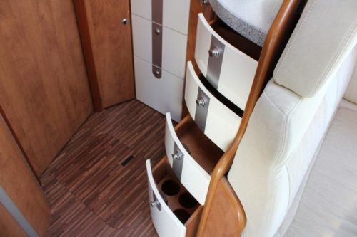 Carthago Chic C Line I 5.0 1. Besitzer Fiat 3.0 Liter 160 PS 4250 kg Chassis Einzelbetten 5 Sitzpl&auml;tze (122 Foto: 39