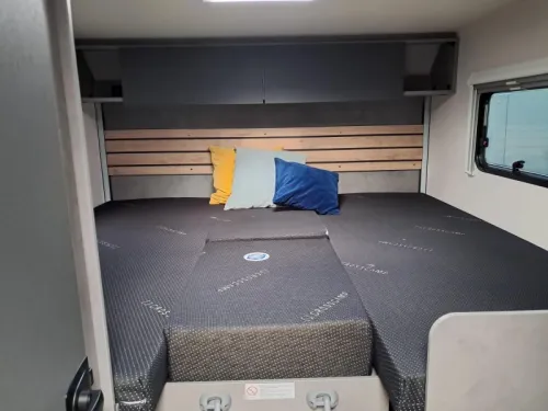 Crosscamp EXPDN T7.4 E - Sehr modern - Navi Foto: 14