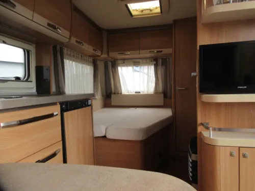 Knaus Sudwind 450 FU MOVER AND AWNING photo: 4