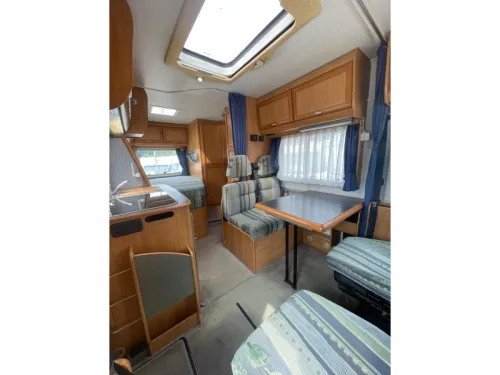 Hymer B 674 Lit fixe Lit escamotable photo : 6