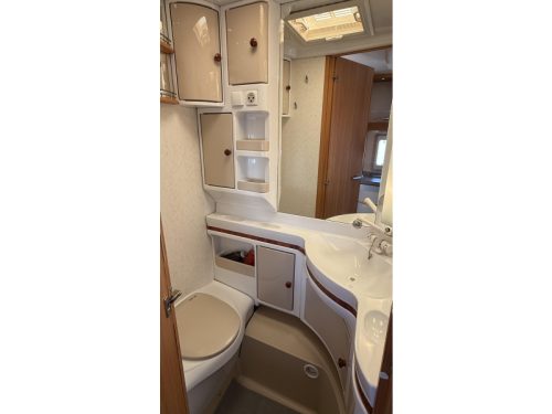 Hobby De Luxe 540 UL single beds dinette photo: 7