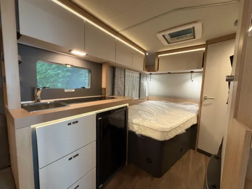 Knaus Sport 450 FU Rundsitzgruppe / Franz&ouml;sisches Bett  Foto: 14