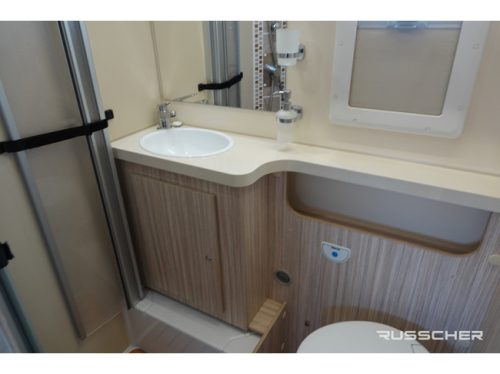 Elnagh T-LOFT 529 140Pk 5-Person Leveling System | Roof air conditioning | VAT camper photo: 16