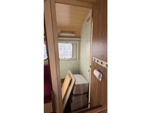 Roller One 380 dinette fixed bed toilet photo: 5
