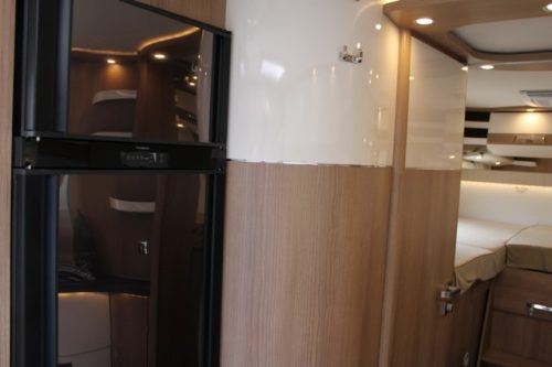 Robust AUTOMATIC 180 hp Malibu I 490 LE by Carthago lift-and single length beds (124 photo: 46