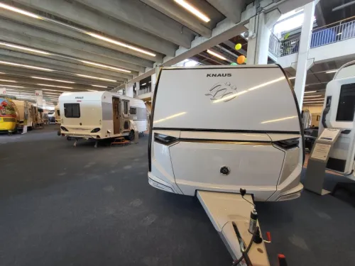 Knaus Sudwind Black Selection 460 EU de f&aacute;brica muy completo foto: 2