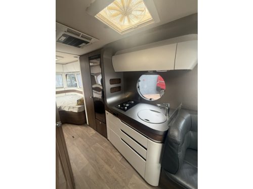 Eriba T 820 (TOURING 820) full options EP level systeem lits jumeaux XT mover Truma panneaux solaires 2x climatisation de toit Dometic parabole &eacute;lectrique photo : 19