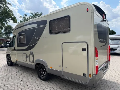 B&uuml;rstner Travel Van Single beds Garage photo: 3