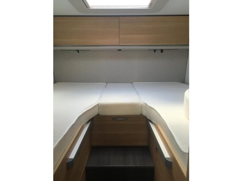 Adria SONIC SUPREME 700DL 161 HP AUTOMATIC ONLY 11,366 KM MANY OPTIONS SOLAR AIR CONDITIONING 16 INCH RIMS SINGLE BEDS POP-TOP ROOF photo: 19